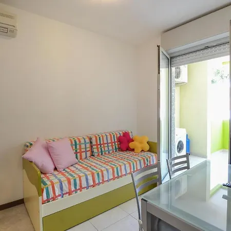 Appartement Awesome In With Kitchen